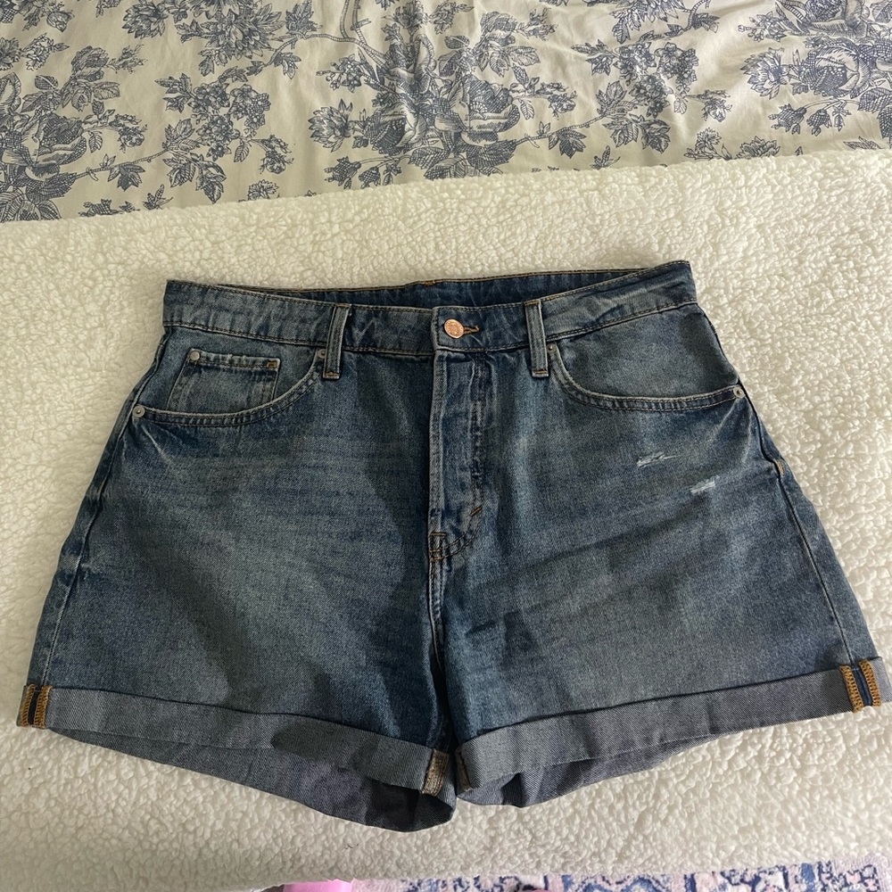H&M Denim shorts - US 8